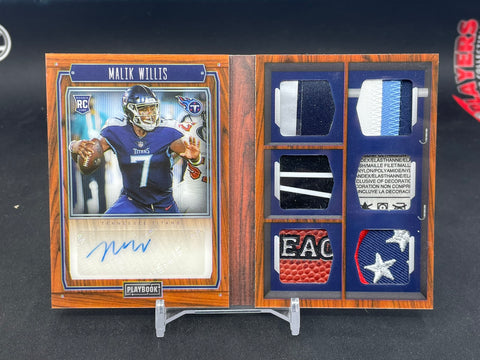 2022 PANINI PLAYBOOK - ROOKITE SIGNATURE LOCKER BOOKLET - M. WILLIS - #RSL-MW - #'D/25 - 6X RELIC - AUTOGRAPH - RC