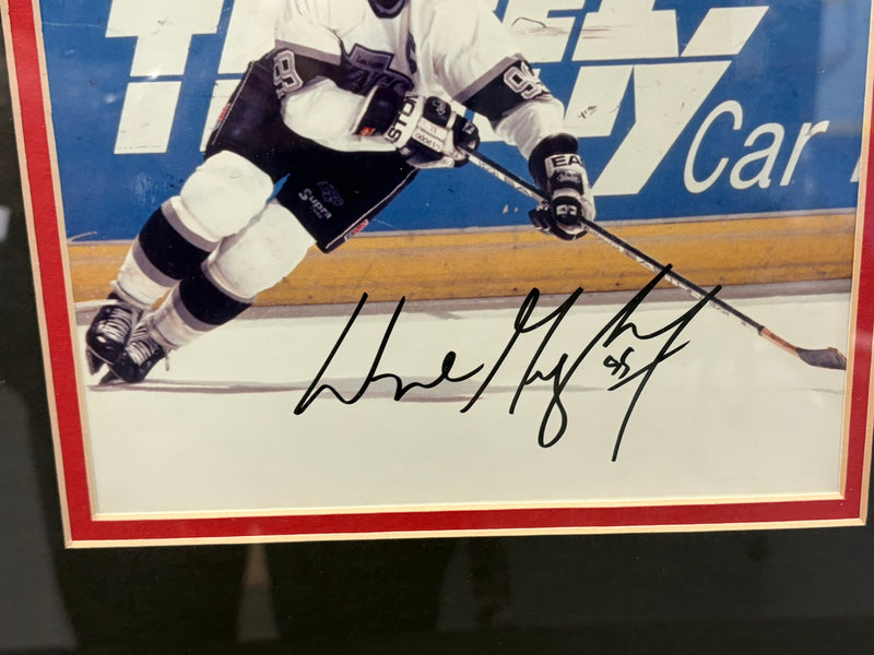 WAYNE GRETZKY AUTOGRAPHED CARD FRAME DISPLAY (SHIPPING NOT AVAILABLE)