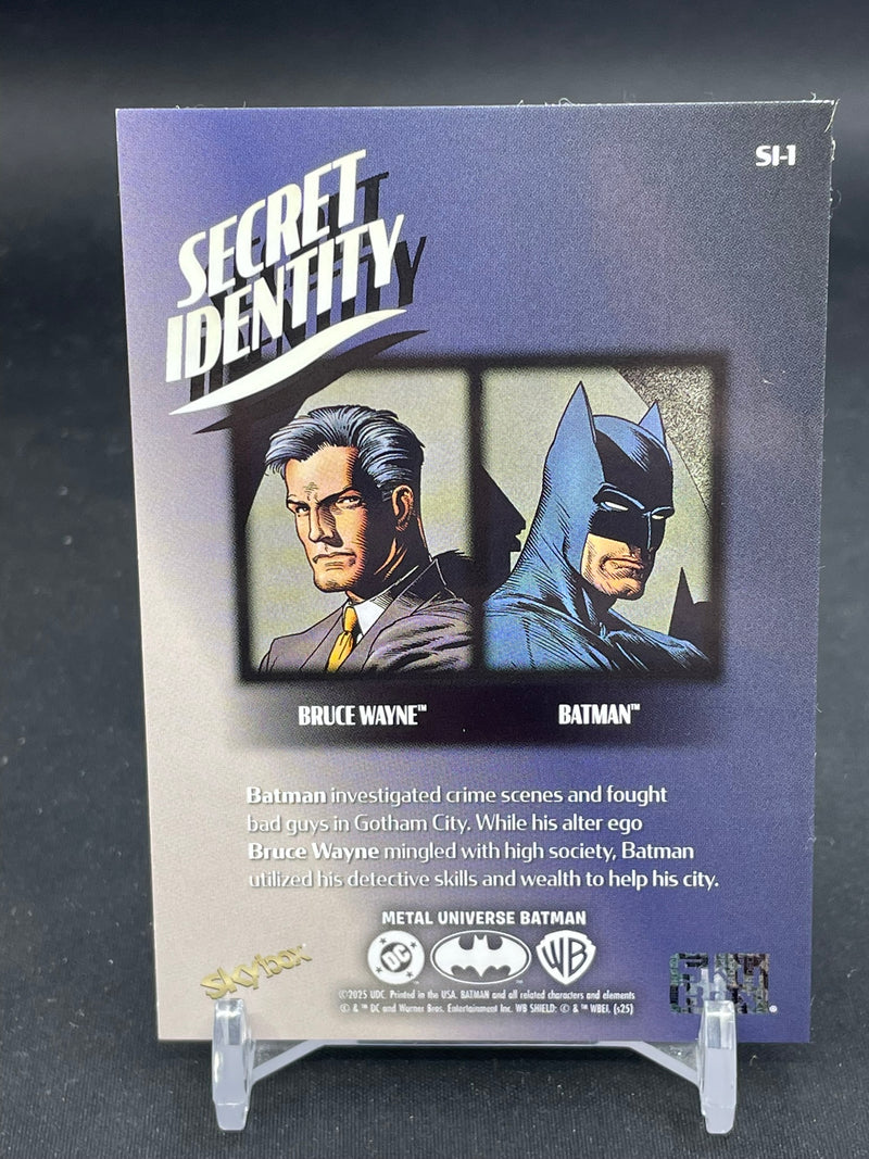 2025 UPPER DECK SKYBOX METAL UNIVERSE - SECRET IDENTITY LENTICULAR - BRUCE WAYNE/BATMAN -