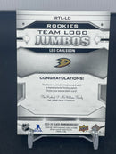 2023 UPPER DECK BLACK DIAMOND - (RETRO) ROOKIES TEAM LOGO JUMBOS - L. CARLSSON -