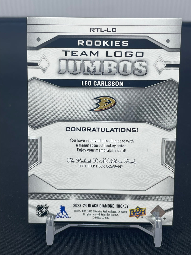 2023 UPPER DECK BLACK DIAMOND - (RETRO) ROOKIES TEAM LOGO JUMBOS - L. CARLSSON -
