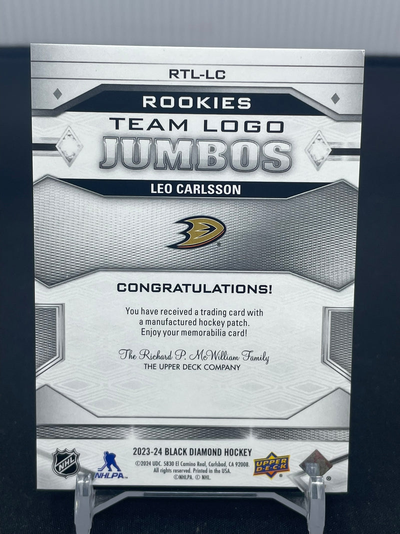 2023 UPPER DECK BLACK DIAMOND - (RETRO) ROOKIES TEAM LOGO JUMBOS - L. CARLSSON -