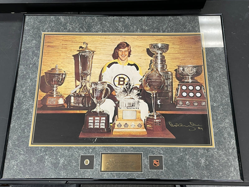 BOBBY ORR AUTOGRAPHED AUTHENTICATED FRAMED PHOTO (SHIPPING NOT AVAILABLE)