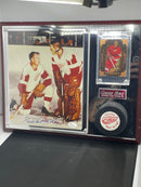 MR HOCKEY. GORDIE HOWE AUTOGRAPHED DISPLAYED - JSA AUTHENTICATED