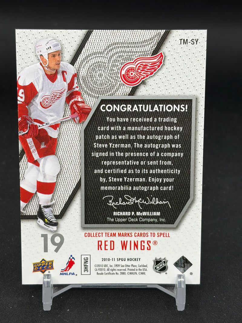 2010 UPPER DECK SP GAME USED - TEAM MARKS - S. YZERMAN - #TM-SY - #'D/50 - RELIC - AUTOGRAPH