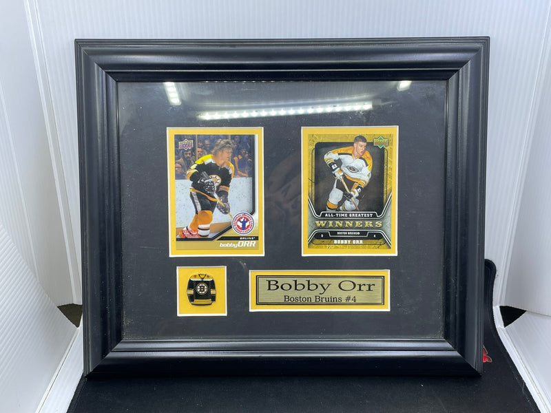 BOBBY ORR PLAQUE WITH CARDS AND PIN