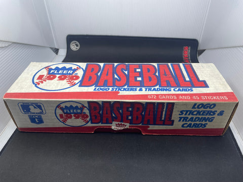 1990 FLEER BASEBALL FACTORY SET - 672 CARDS & 45 STICKERS