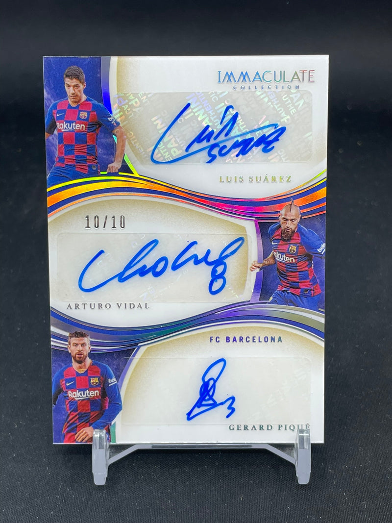 2020 PANINI IMMACULATE - L. SUAREZ / A. VIDAL / G. PIQUE - #T-SVP - #'D/10 - TRIPLE AUTOGRAPH