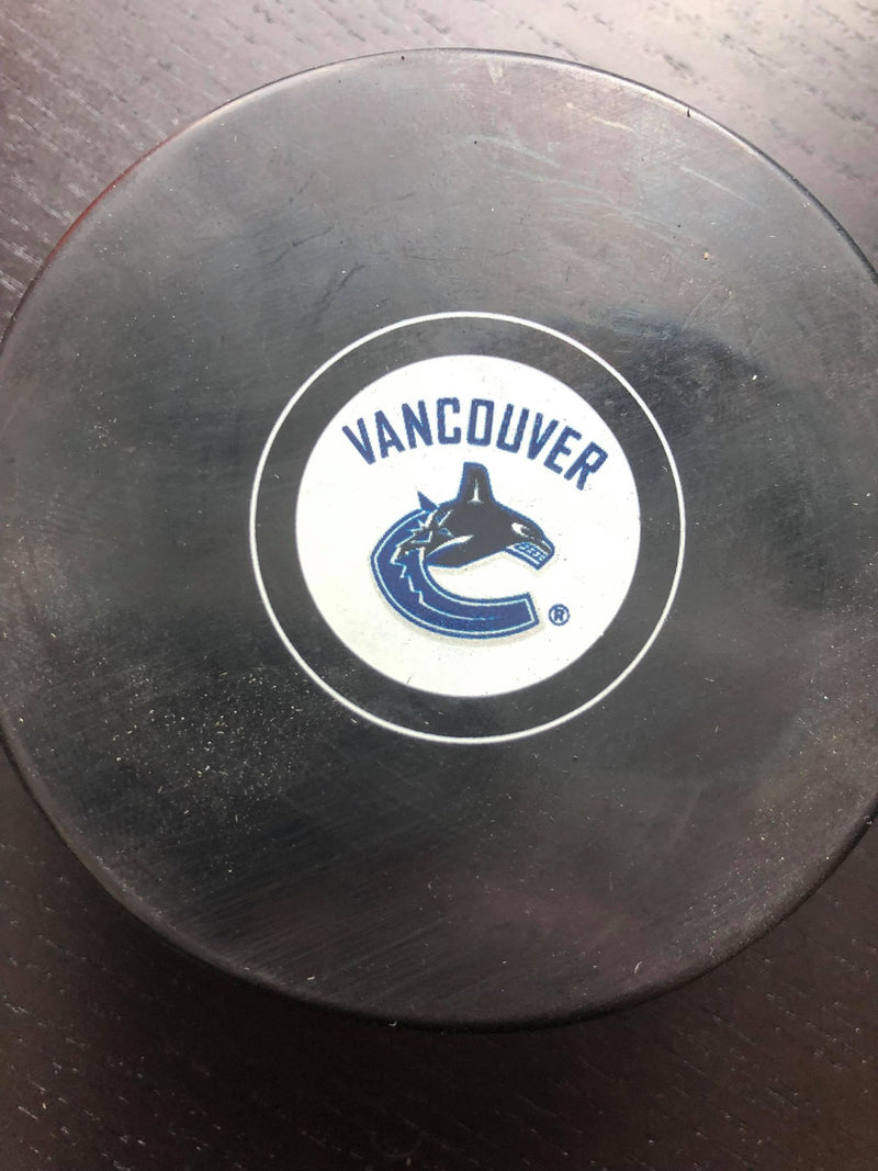 NHL TEAM LOGO HOCKEY PUCK