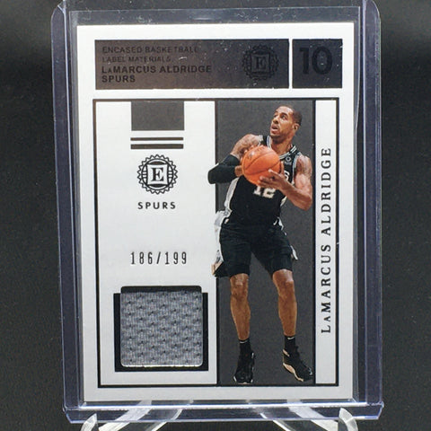 2019 PANINI ENCASED - LABEL MATERIALS - L. ALDRIDGE - #LM-LMA - JERSEY RELIC - #'D/199