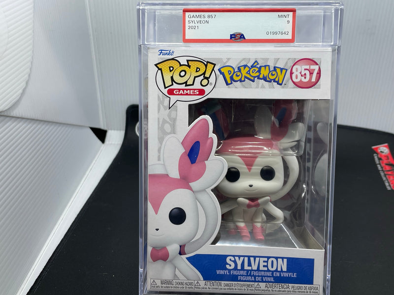 GRADED FUNKO - GAMES 857 - SYLVEON - PSA 9