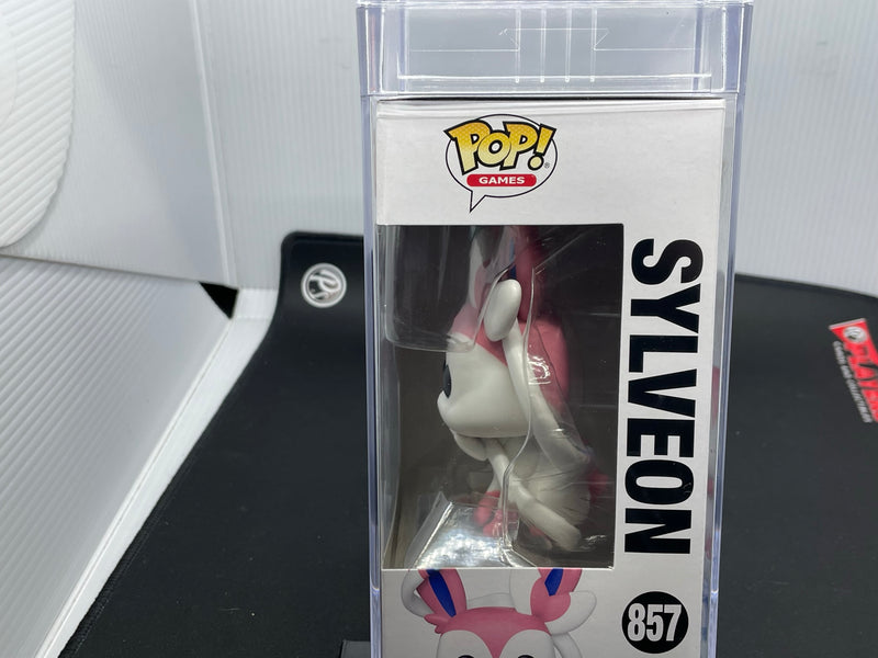 GRADED FUNKO - GAMES 857 - SYLVEON - PSA 9