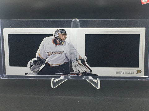 2013 PANINI PLAYBOOK - SPLIT DECISIONS - J. HILLER - #SD-JHI